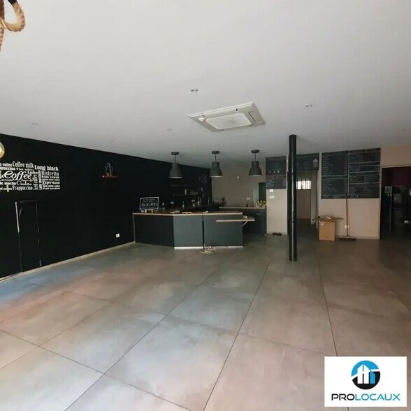 Local commercial dans Voiron à vendre - Photo de l’immeuble – Image 3 sur 7