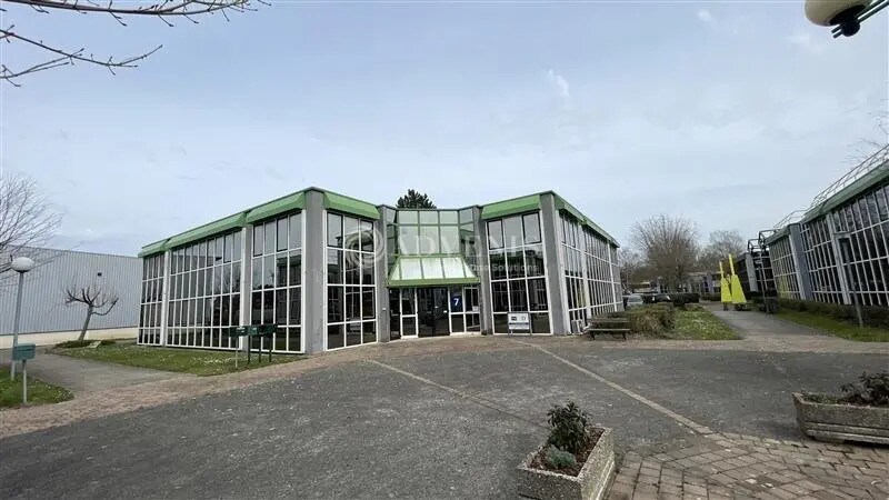 Bureau dans Saint-Thibault-des-Vignes à louer - Photo de l’immeuble – Image 1 sur 9