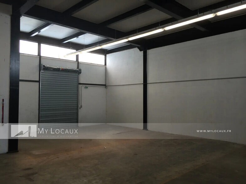 Industriel/Logistique dans Bezons à louer - Photo de l’immeuble – Image 3 sur 4