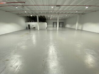 Plus de détails pour 1601 N Powerline Rd, Pompano Beach, FL - Industriel/Logistique à louer