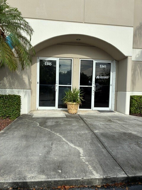 5305-5349 NW 108th Ave, Sunrise, FL à louer Photo intérieure– Image 1 sur 9