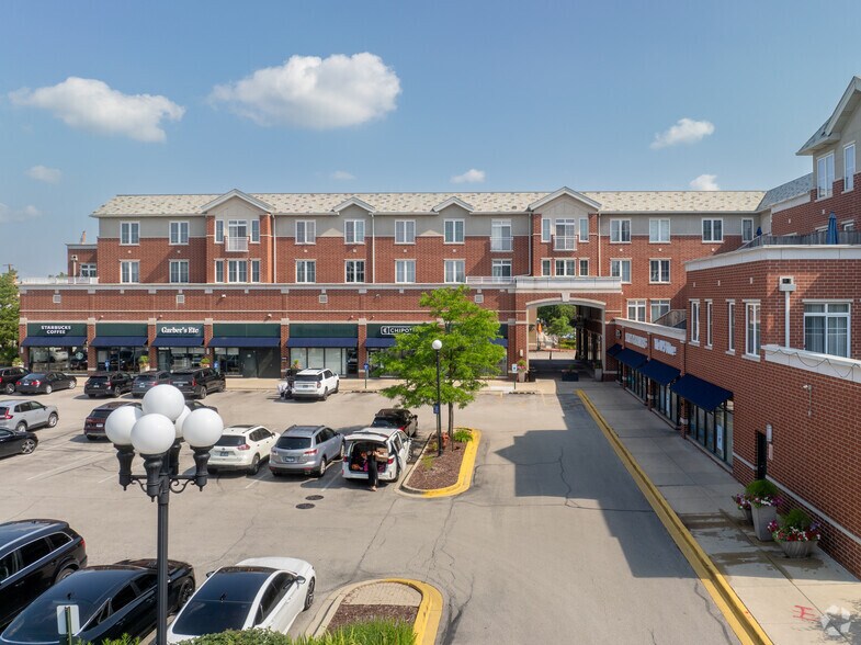 655 Deerfield Rd, Deerfield, IL à louer - Photo de l’immeuble – Image 3 sur 18