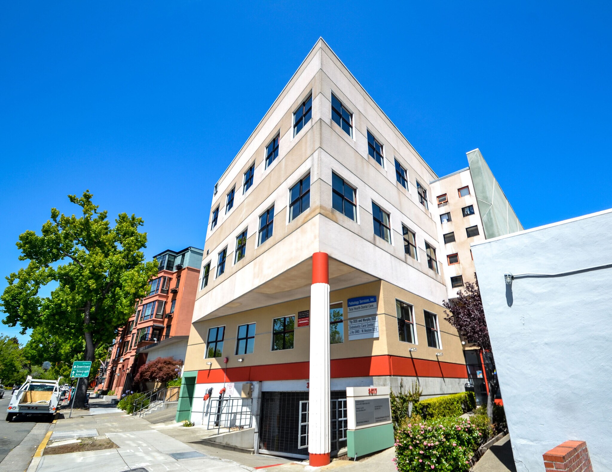3017 Telegraph Ave, Berkeley, CA à louer Photo de l’immeuble– Image 1 sur 10