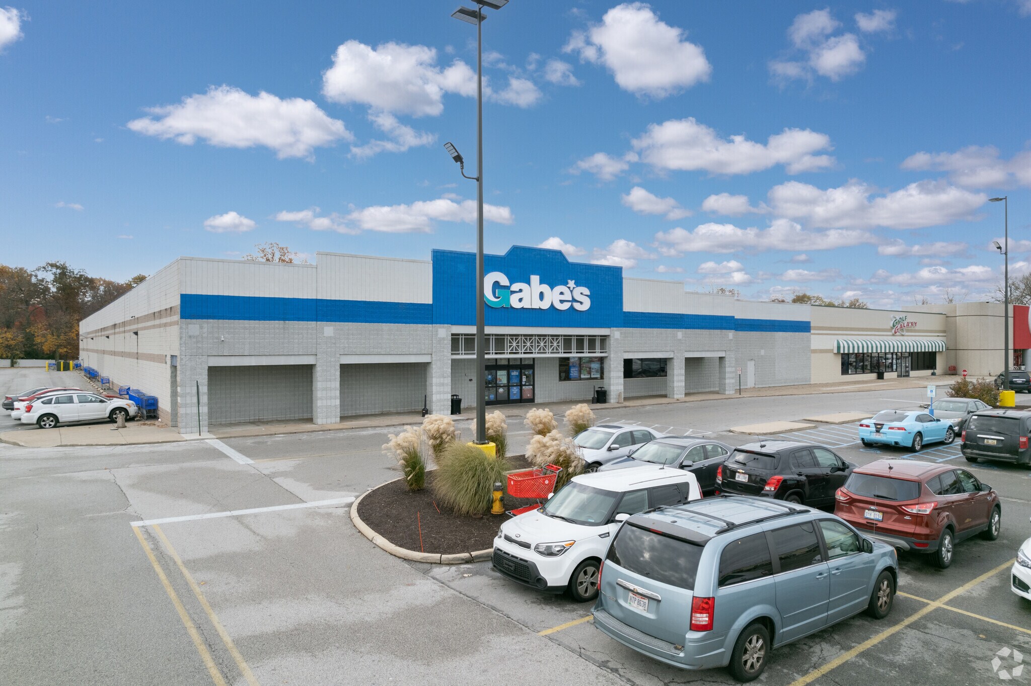 5223 Monroe St, Toledo, OH à louer Photo principale– Image 1 sur 7