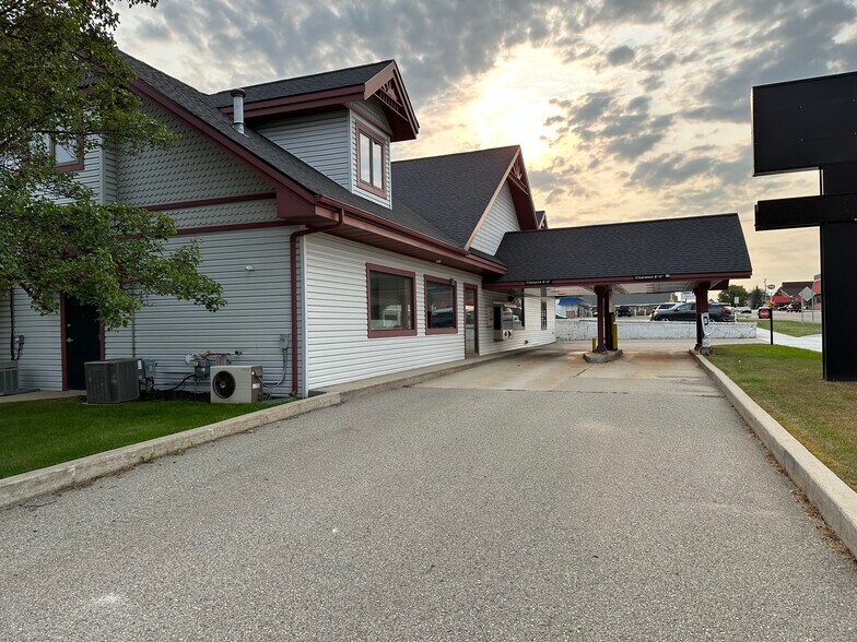 502 W Houghton Ave, West Branch, MI à vendre - Photo de l’immeuble – Image 3 sur 15