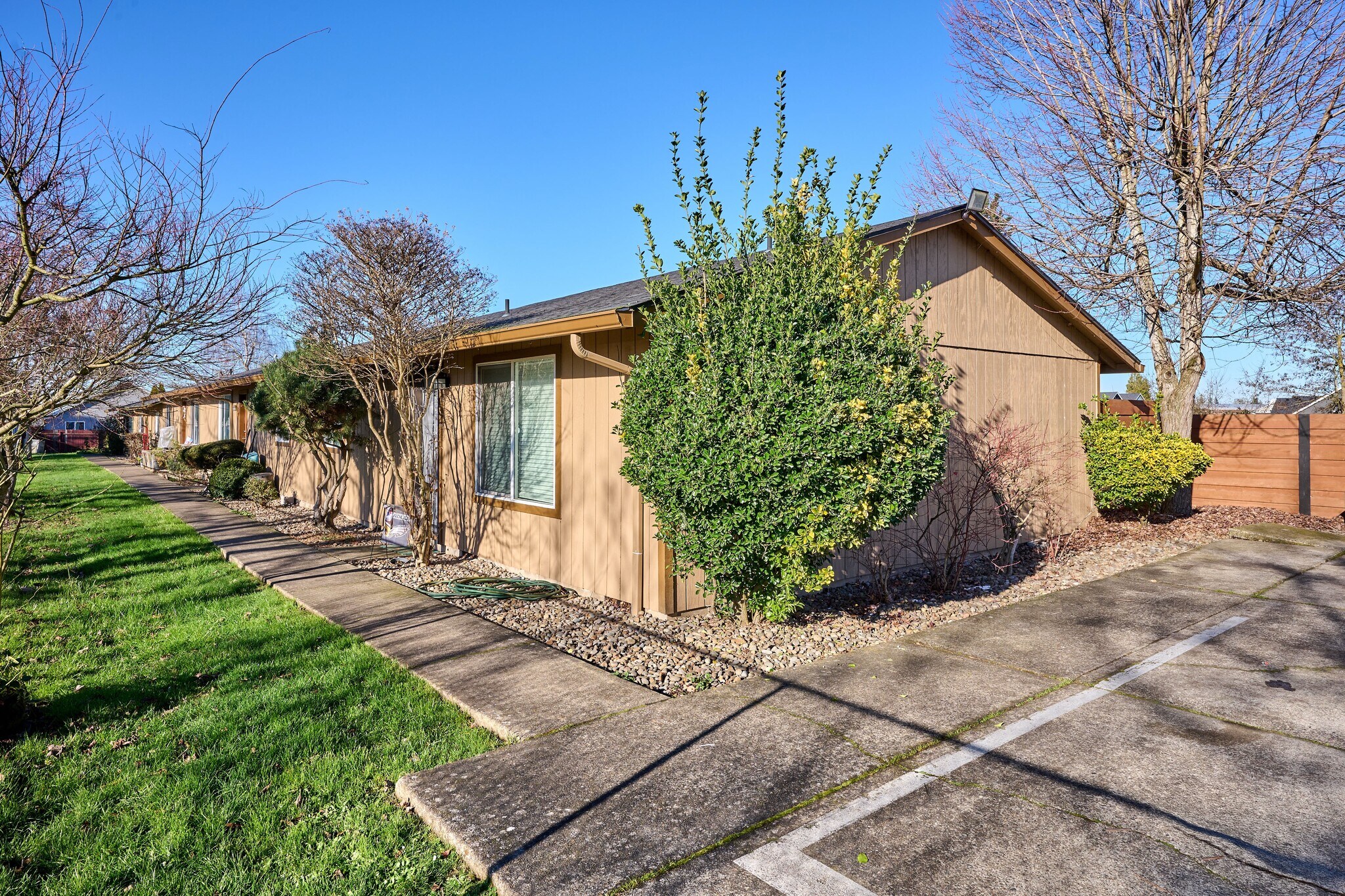 880 N Pershing St, Mount Angel, OR à vendre Photo principale– Image 1 sur 44