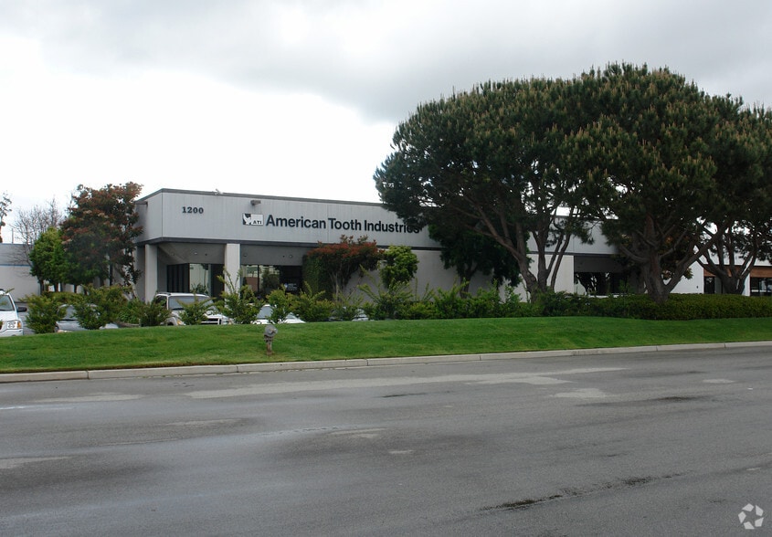 1200 Stellar Dr, Oxnard, CA à vendre - Photo principale – Image 2 sur 20