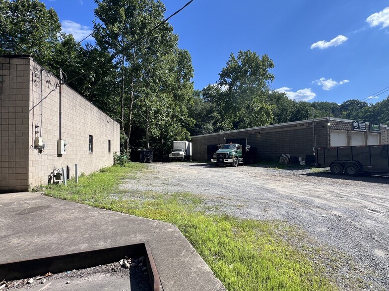548 Camp Horne Rd, Pittsburgh, PA à vendre - Photo de l’immeuble – Image 2 sur 2