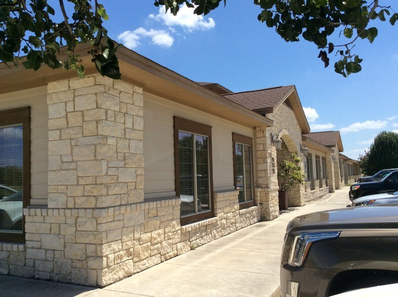 1911 Corporate Dr, San Marcos, TX à vendre - Photo de l’immeuble – Image 2 sur 29