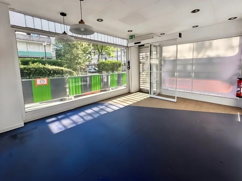 Local commercial dans Paris à louer - Photo de l’immeuble – Image 2 sur 7