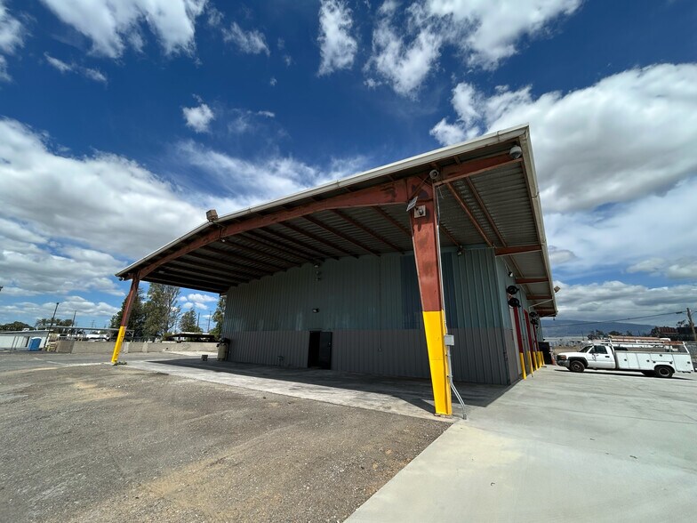 13831 Slover Ave, Fontana, CA à louer - Photo de l’immeuble – Image 3 sur 8