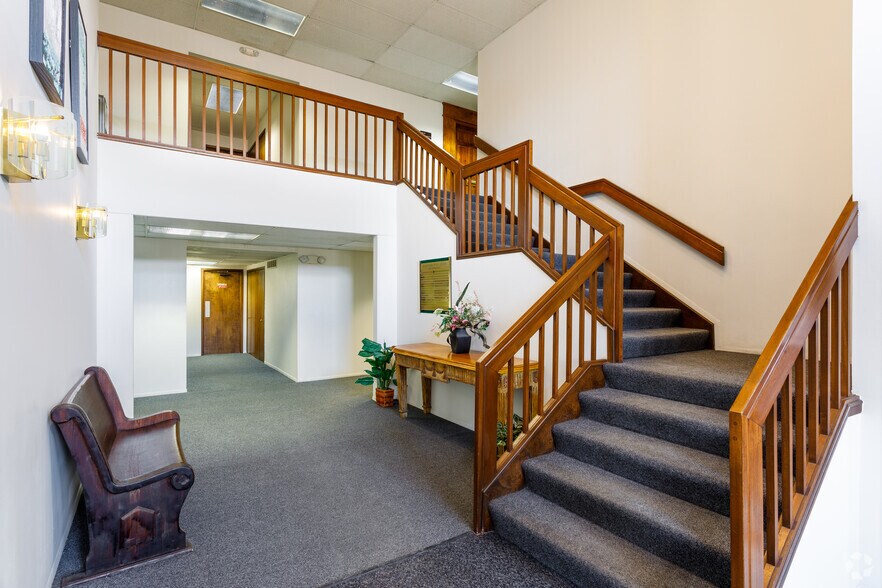 27600 Farmington Rd, Farmington Hills, MI à louer - Hall d’entrée – Image 2 sur 5