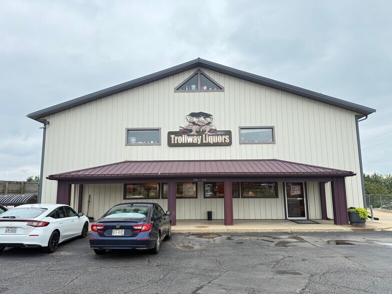500-504 W Main St, Mount Horeb, WI à louer - Photo de l’immeuble – Image 1 sur 11