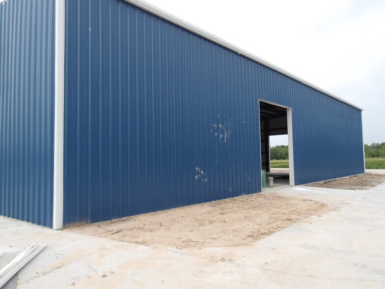 1950 Expressway 83, Mercedes, TX à louer - Photo de l’immeuble – Image 1 sur 11