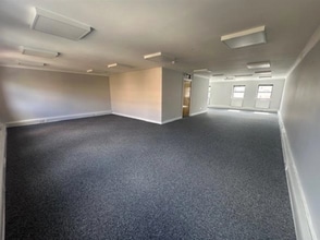 108-112 Windsor Rd, Slough à louer Photo intérieure– Image 1 sur 1