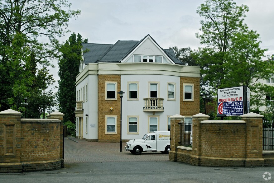 Portsmouth Rd, Esher à louer - Photo de l’immeuble – Image 2 sur 8