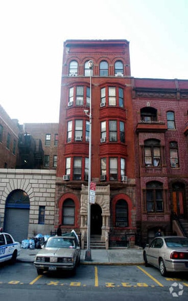 The Mott Haven 3 - Portfolio For Sale portefeuille de 3 biens à vendre sur LoopNet.fr - Photo principale – Image 1 sur 3