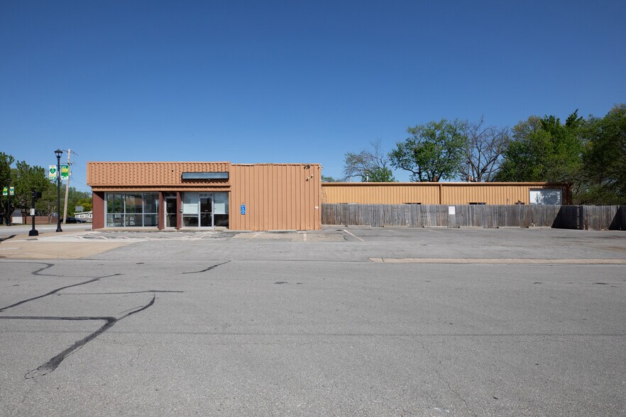 901 Main St, Grandview, MO à louer - Photo de l’immeuble – Image 2 sur 10