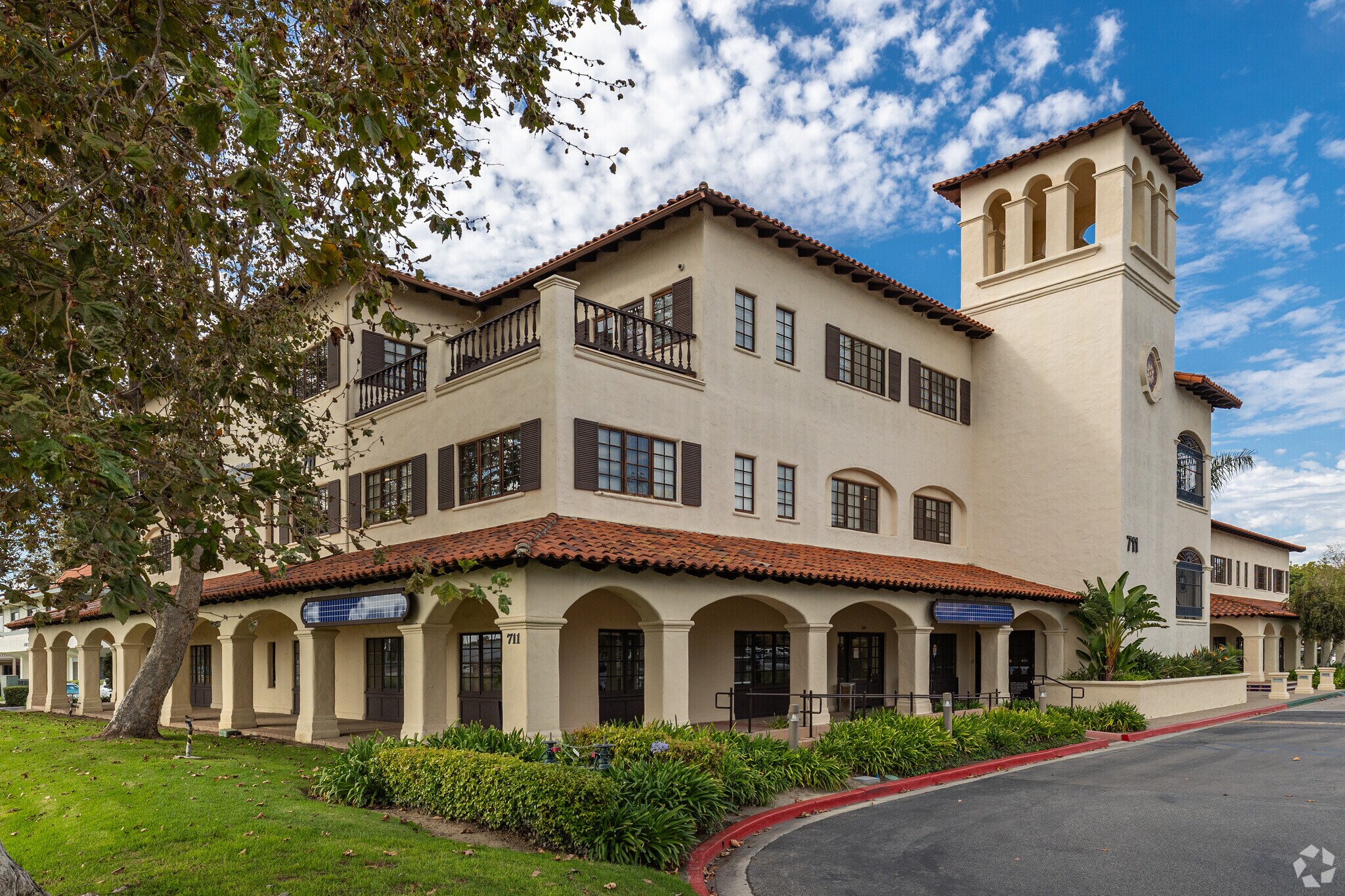 711 E Daily Dr, Camarillo, CA à vendre Photo principale– Image 1 sur 8