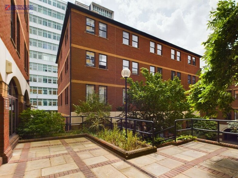 119 High St, Croydon à louer - Photo principale – Image 1 sur 4