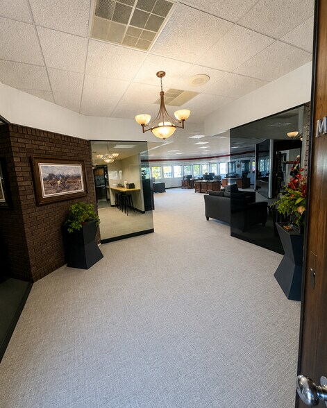 11570 W Dodge Rd, Omaha, NE à louer - Photo de l’immeuble – Image 3 sur 4