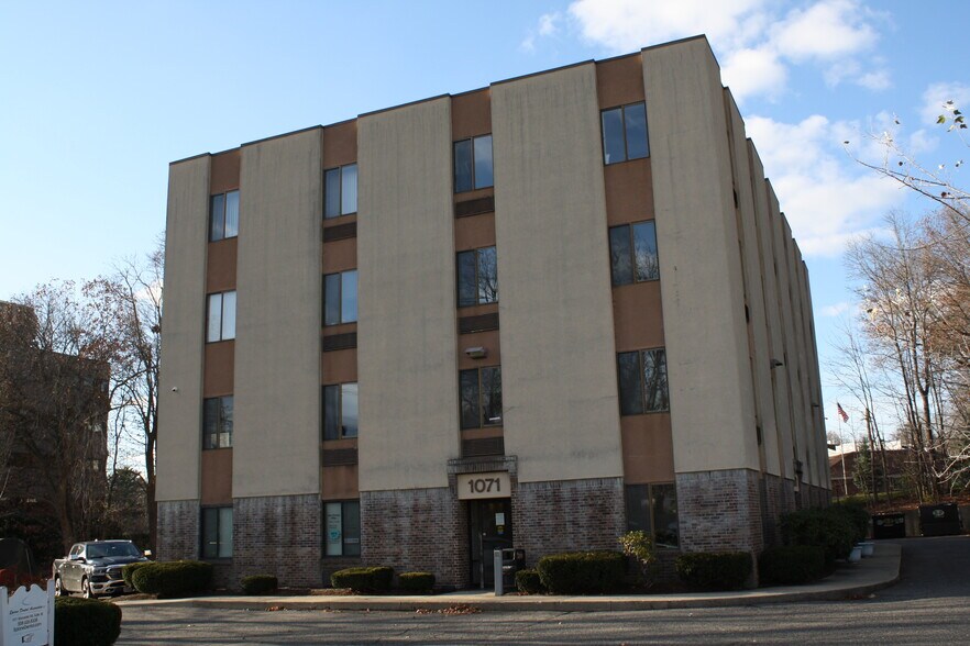 1071 Worcester Rd, Framingham, MA à louer - Photo de l’immeuble – Image 1 sur 6