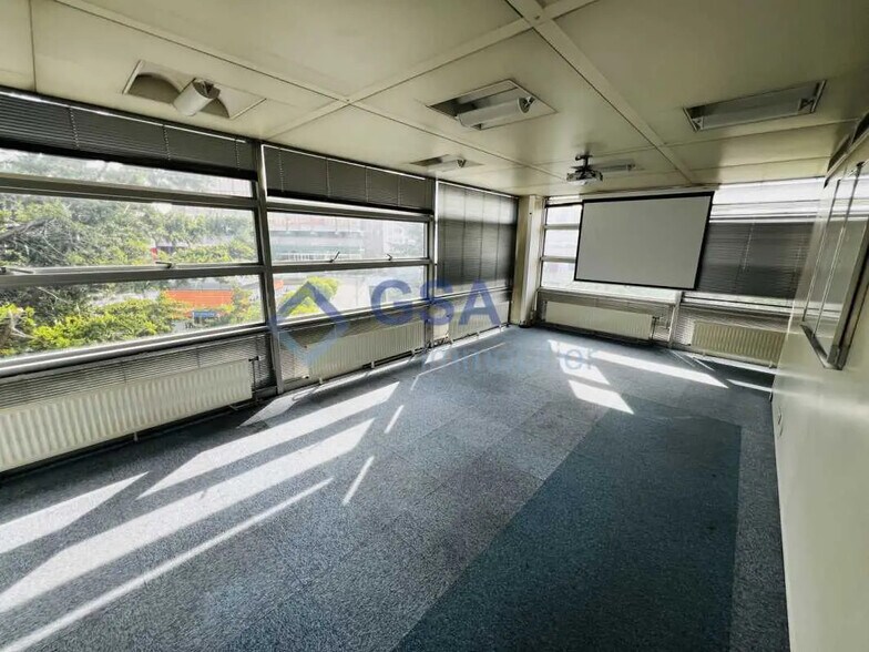 Bureau dans Évry-Courcouronnes à louer - Photo intérieure – Image 3 sur 4