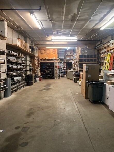 5941 Linden St, Ridgewood, NY à louer - Photo de l’immeuble – Image 2 sur 6