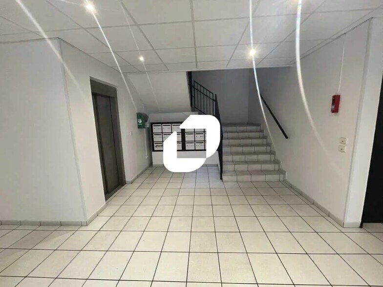 Bureau dans Villejust à louer - Photo de l’immeuble – Image 2 sur 9