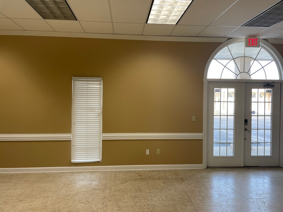6131 Shallowford Rd, Chattanooga, TN 37421 - Lot 103 -  - Photo intérieure - Image 2 of 21