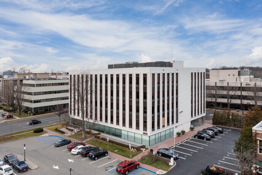 1050 Franklin Ave, Garden City, NY à louer - Photo de l’immeuble – Image 1 sur 7