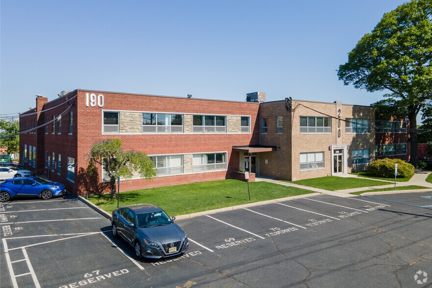190-210 Sylvan Ave, Englewood Cliffs, NJ à louer - Photo principale – Image 1 sur 6