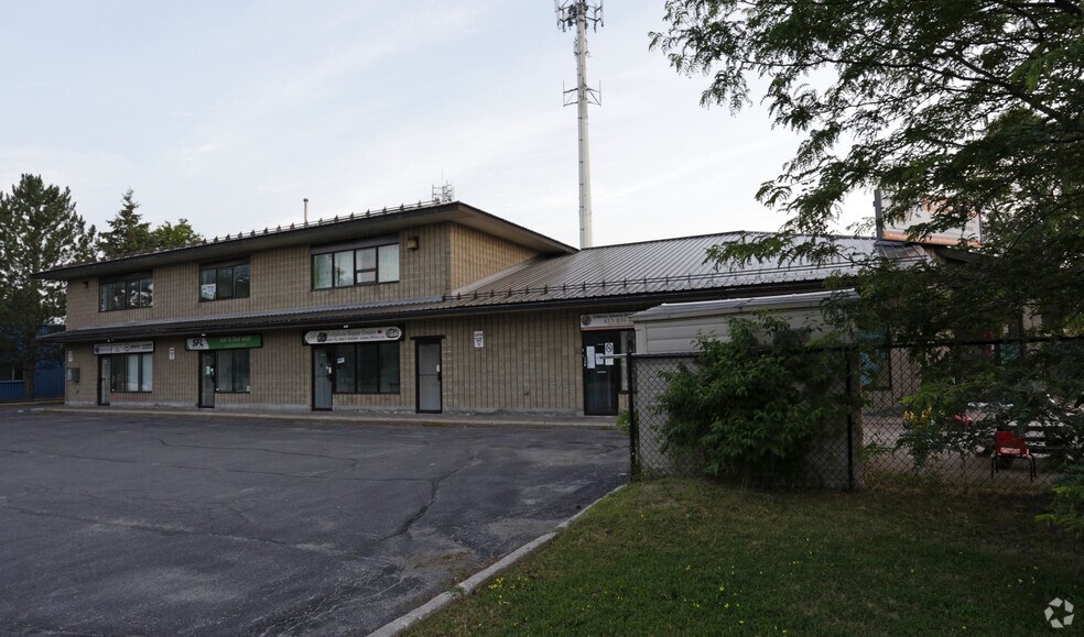 80 Terence Matthews Cres, Ottawa, ON à louer - Photo de l’immeuble – Image 2 sur 5