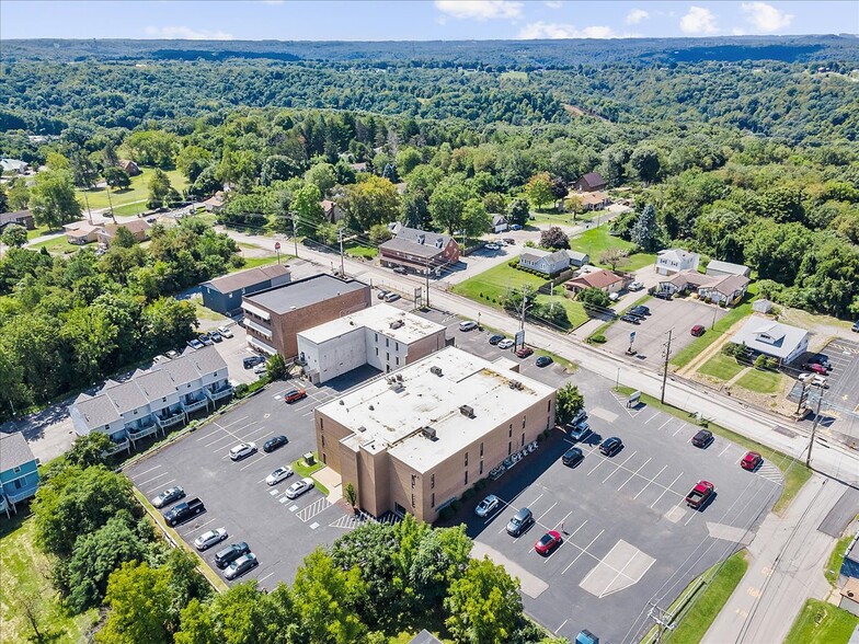3578 Brodhead Rd, Monaca, PA à louer - Photo principale – Image 1 sur 108