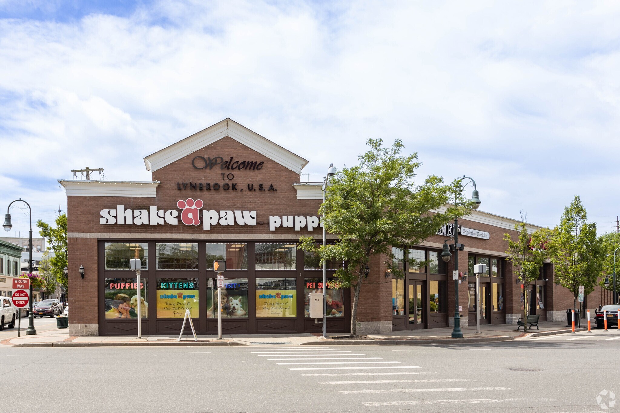 1 Atlantic Ave, Lynbrook, NY à louer Photo principale– Image 1 sur 10