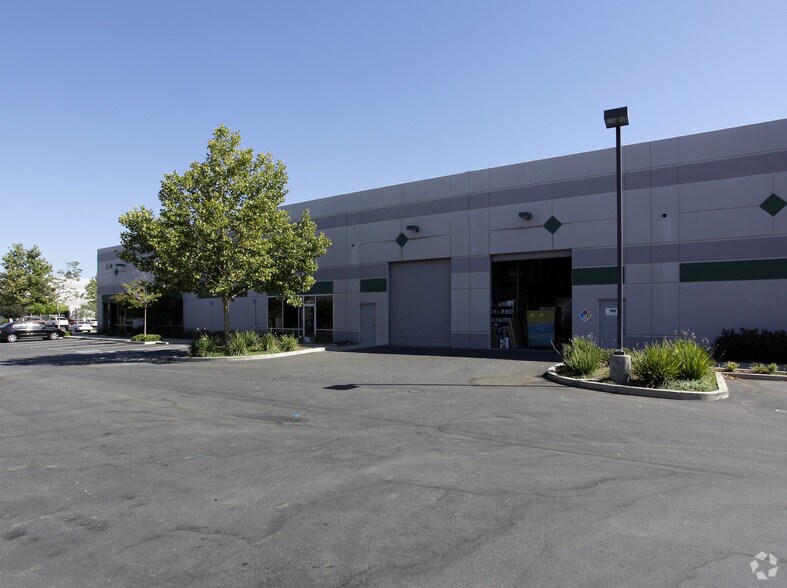 10624 Industrial Ave, Roseville, CA à louer - Photo de l’immeuble – Image 2 sur 5