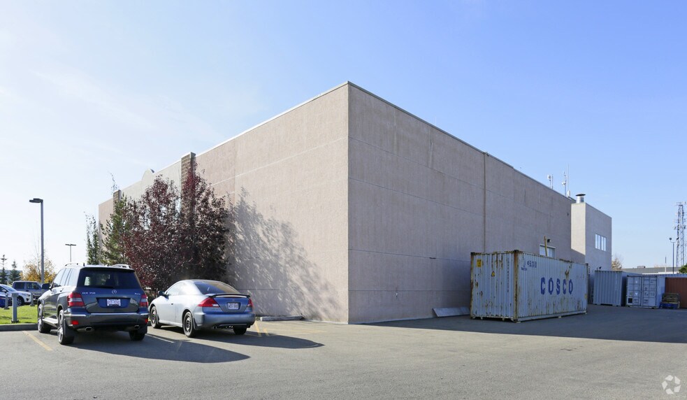 1851-1855 94 St NW, Edmonton, AB à louer - Photo de l’immeuble – Image 2 sur 4