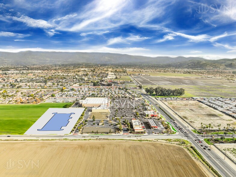 W Florida Ave, Hemet, CA à louer - Photo de l’immeuble – Image 2 sur 16