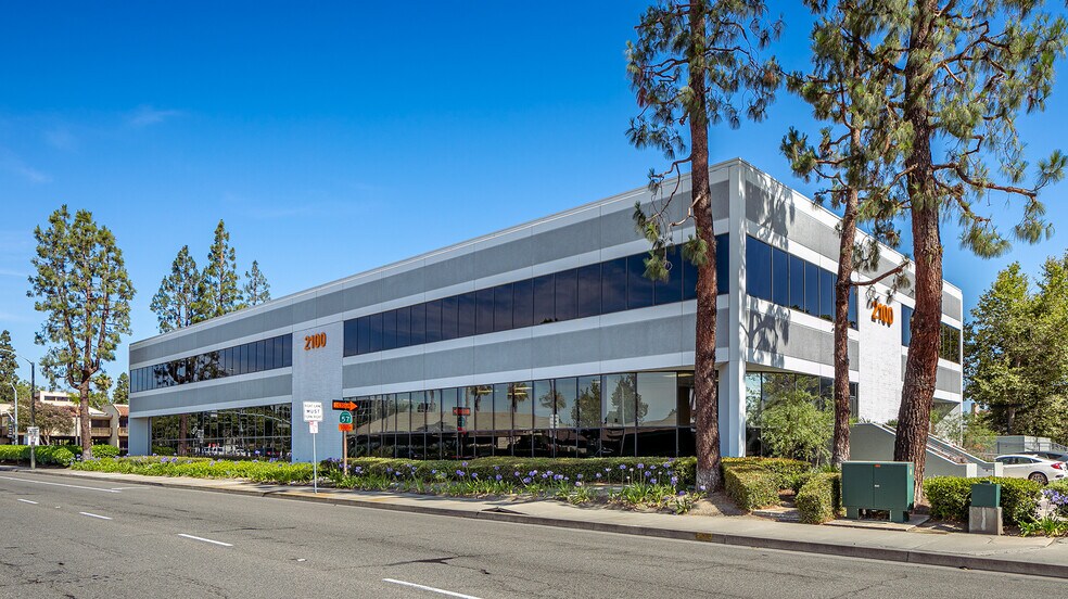Orangewood Corporate Plaza portefeuille de 2 biens à vendre sur LoopNet.fr - Photo de l’immeuble – Image 1 sur 9