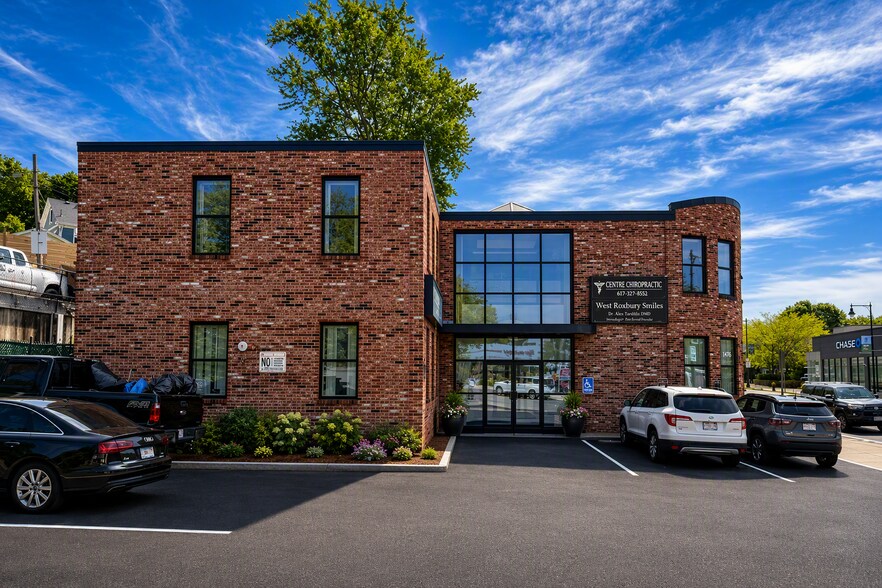 1765 Centre St, West Roxbury, MA à vendre - Photo de l’immeuble – Image 3 sur 7