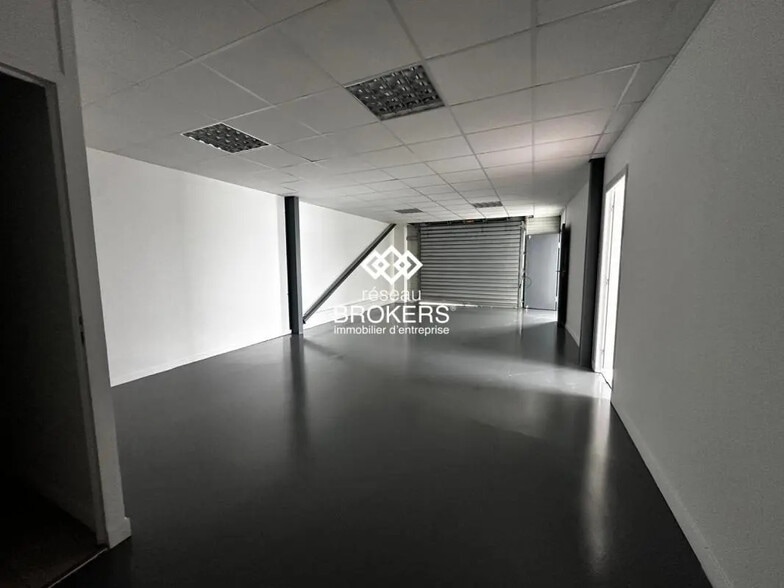 Local d’activités dans Vendres à louer - Photo de l’immeuble – Image 3 sur 4