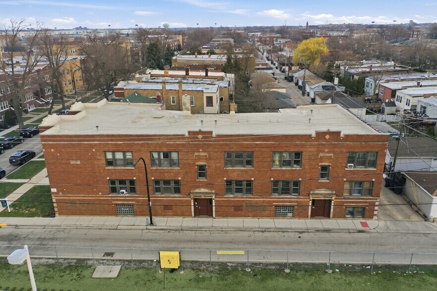 2119 S 51st Ave, Cicero, IL à vendre - Photo de l’immeuble – Image 3 sur 24