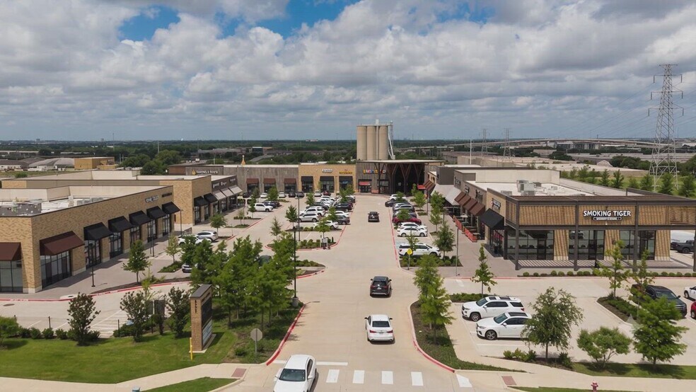 2225 Old Denton Rd, Carrollton, TX à louer - Vidéo sur l’annonce professionnelle – Image 2 sur 5
