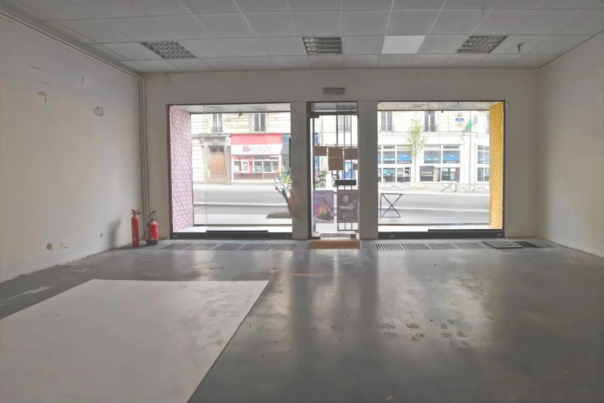 Local commercial dans Paris à louer Photo de l’immeuble– Image 1 sur 9