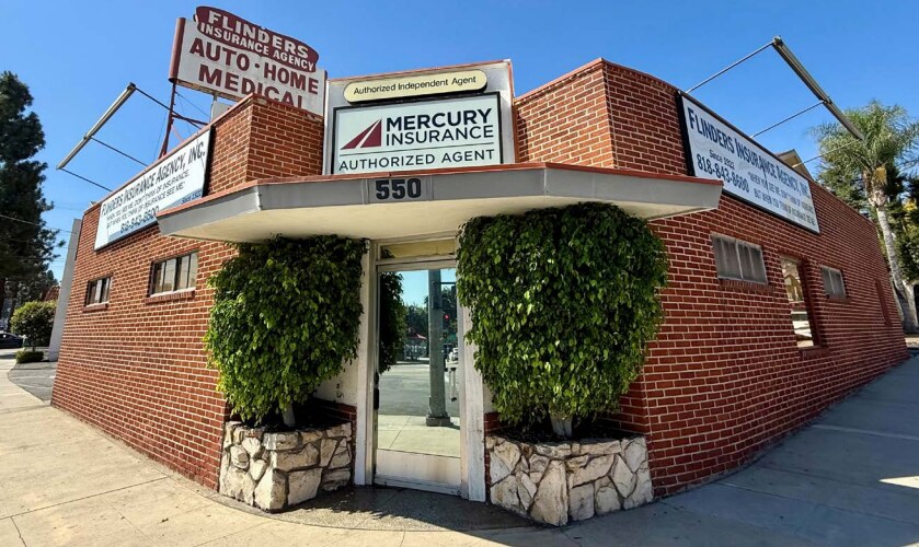 550 S Glenoaks Blvd, Burbank, CA à vendre - Photo de l’immeuble – Image 1 sur 3