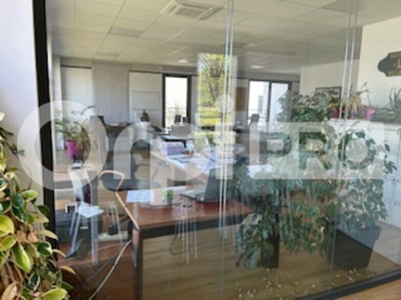 Bureau dans Villefranche-sur-Saône à louer - Photo intérieure – Image 2 sur 6
