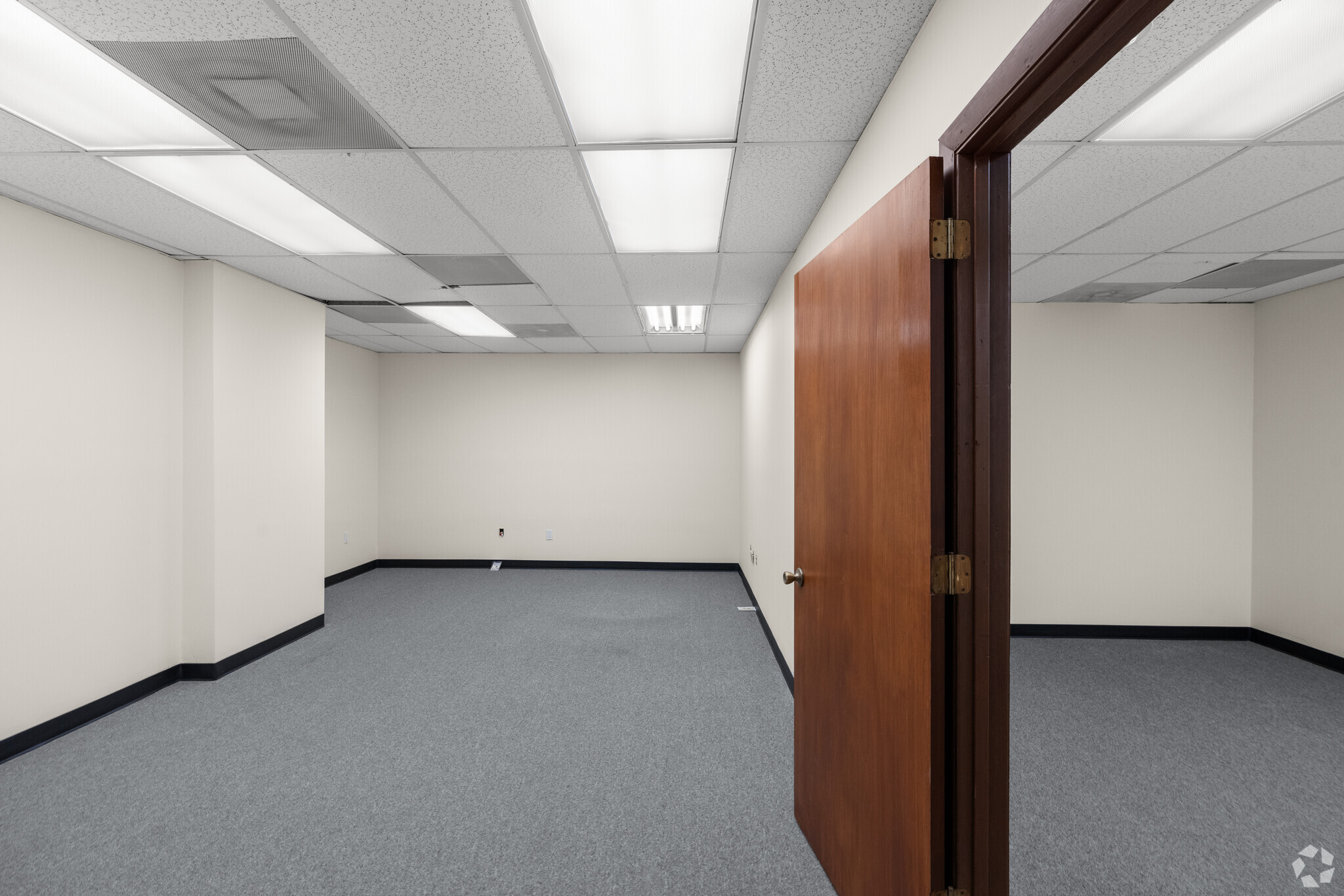 1761 W Hillsboro Blvd, Deerfield Beach, FL à louer Photo intérieure– Image 1 sur 1