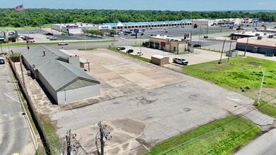 2120 N 14th St, Ponca City, OK à louer Aérien– Image 2 sur 19