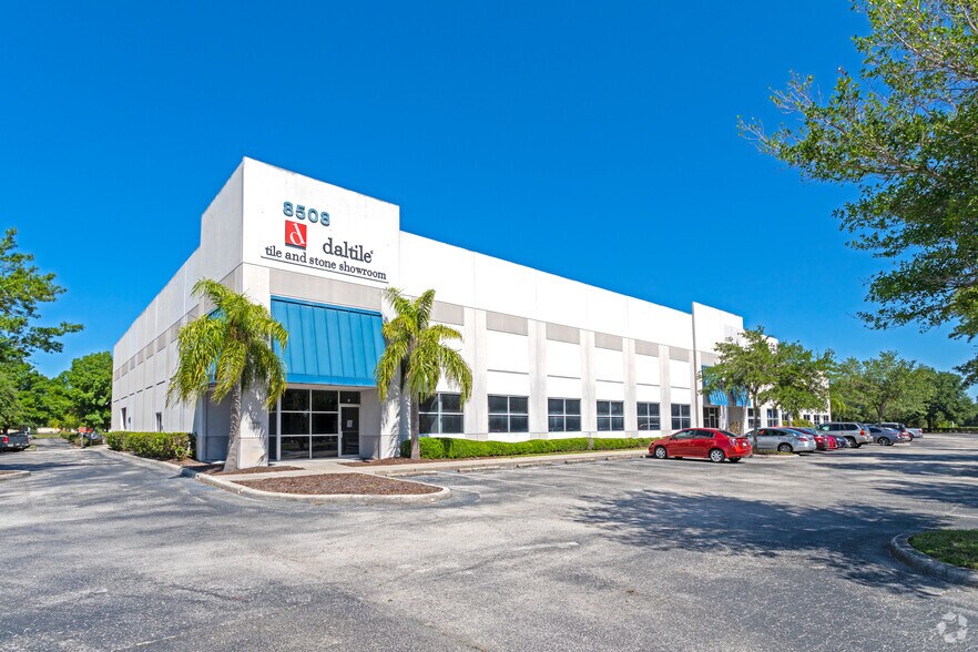 8508 Benjamin Rd, Tampa, FL à louer - Photo principale – Image 1 sur 7