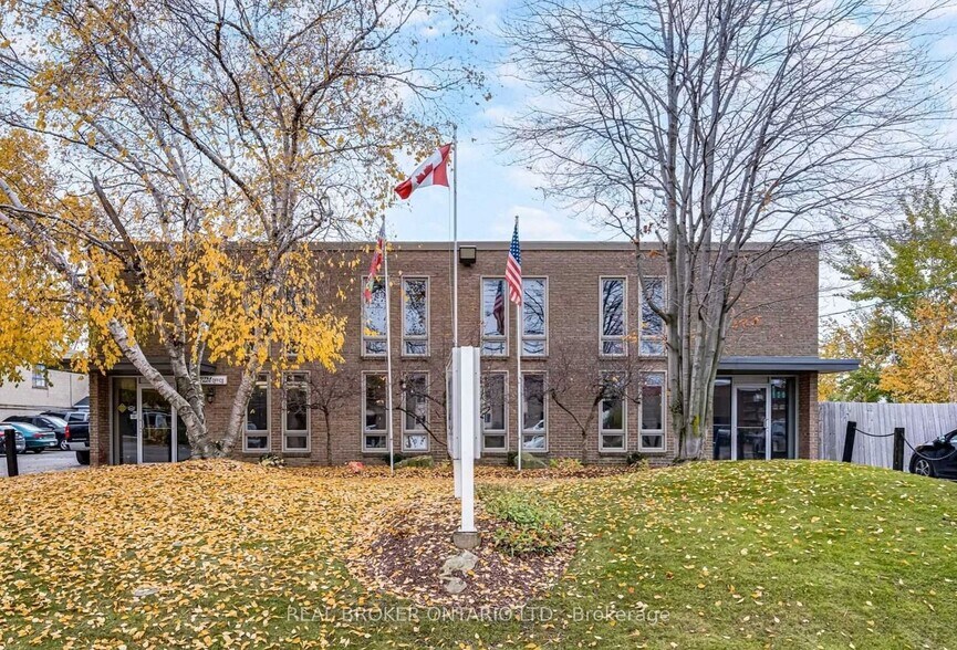 310 Arvin Av, Hamilton, ON à louer - Photo de l’immeuble – Image 1 sur 7